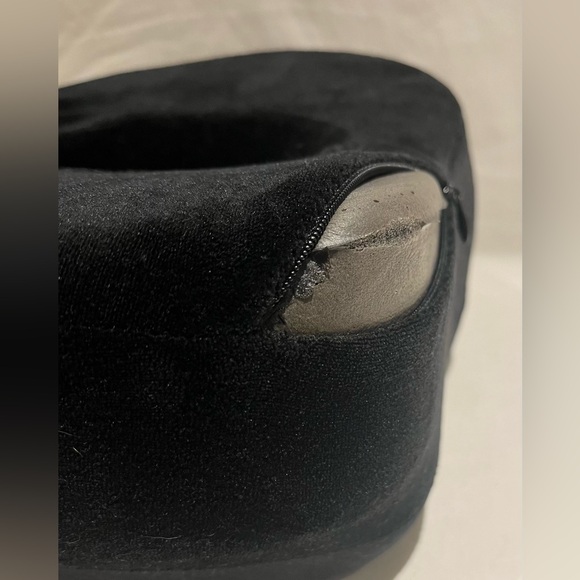 Cabeau Evolution Plus Memory Foam Travel Neck Pillow - Picture 7 of 8